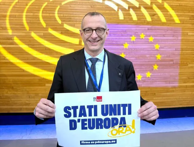 E CHE DIRE DI RICCI? ALZATORE DI MANO A BRUXELLES PER 69.000€ AL MESE DI UN PRODOTTO CHE SERVE A POCO O NULLA...