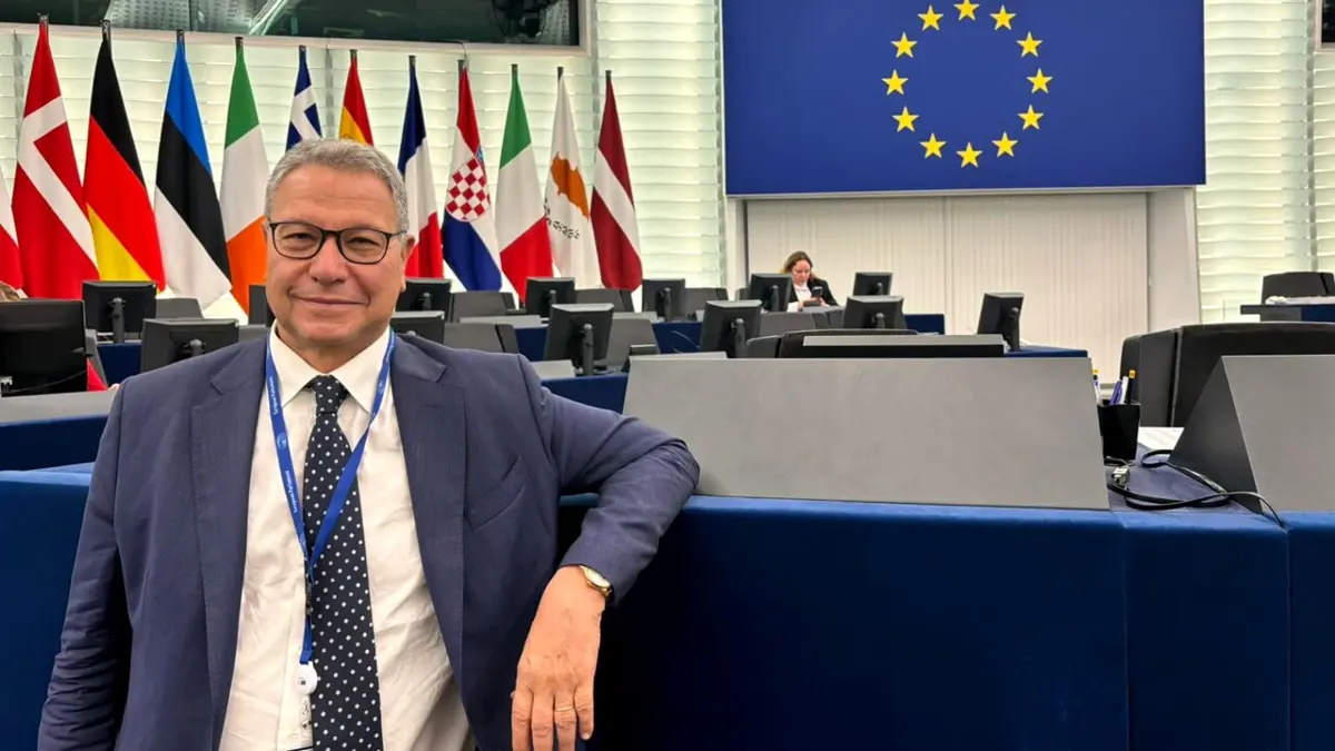 UN MESE DI CICCIOLI? COSTA QUANTO 38 IMPIEGATI! INCHIESTA SHOCK SUI COSTI DI BRUXELLES: OLTRE 4 MILIONI PER UN DEPUTATO...