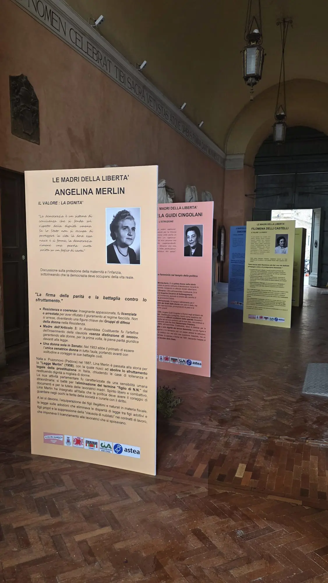 L'EQUIVOCO DEL RIDOTTO: PERCHE' LE FOTO DEL 2024 NON C'ENTRANO CON I FONDI A SNOQ E CON LA MOSTRA "LE MADRI DELLA LIBERTA'"