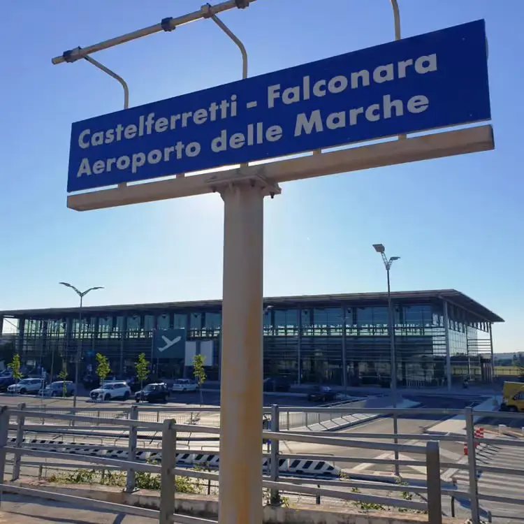 ARRIVARE IN AEROPORTO IN TRENO E' FACILE, POSSIBILE ED ECONOMICO, PECCATO CHE SIA SEGRETO!