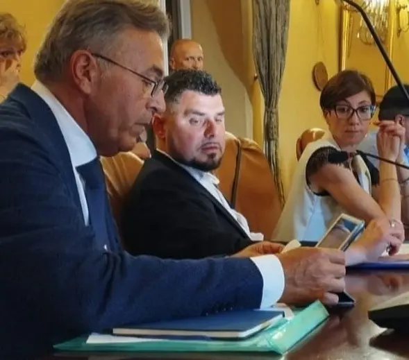 DISCARICA A MONTEFANO, FRATELLI DI ITALIA SI SOTTOMETTE AL PD E FA CAUSA AD ACQUAROLI!