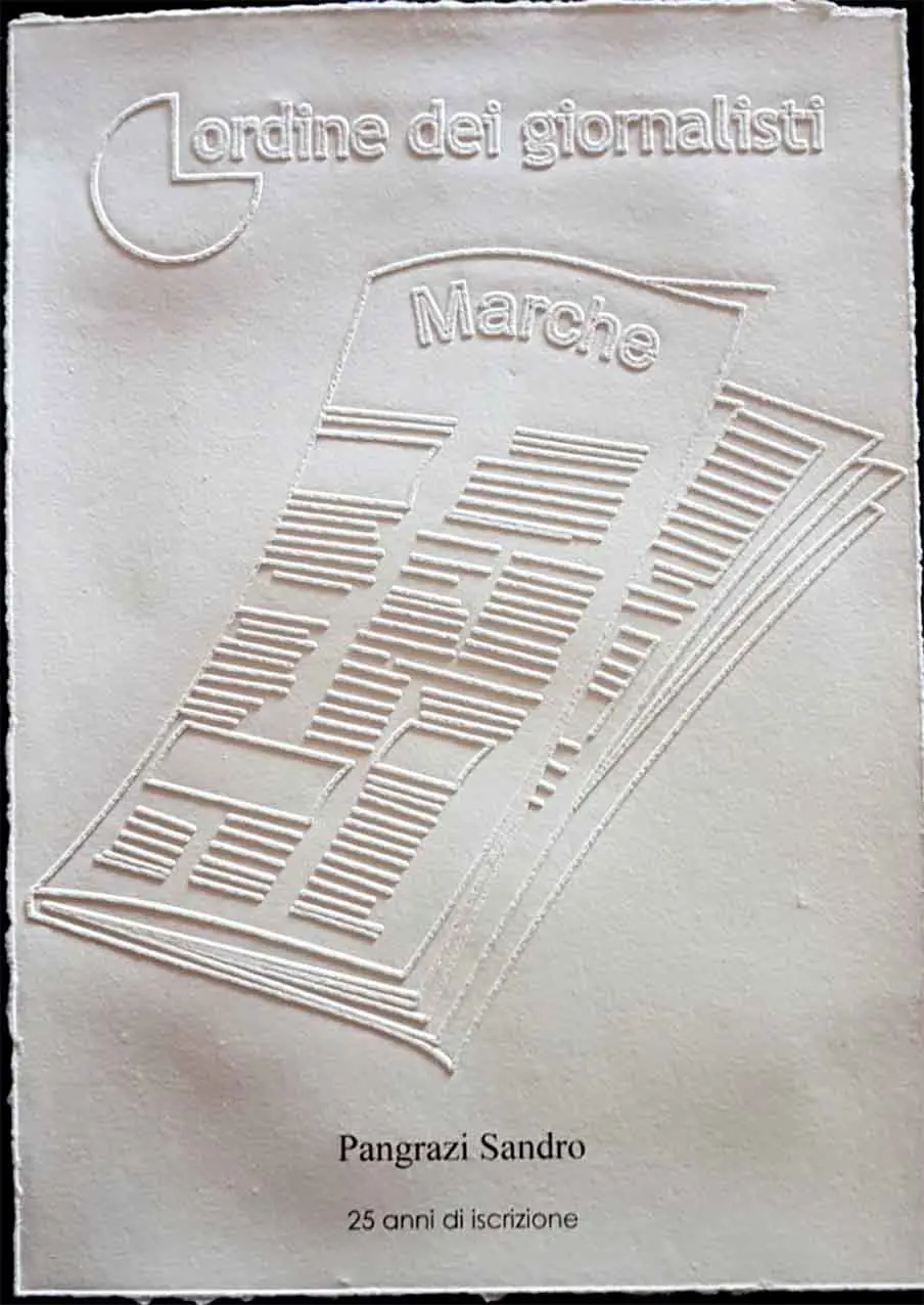 UN ABITO "LUSSO" PER UNA INFORMAZIONE DA RECORD: ORA SOSTIENICI