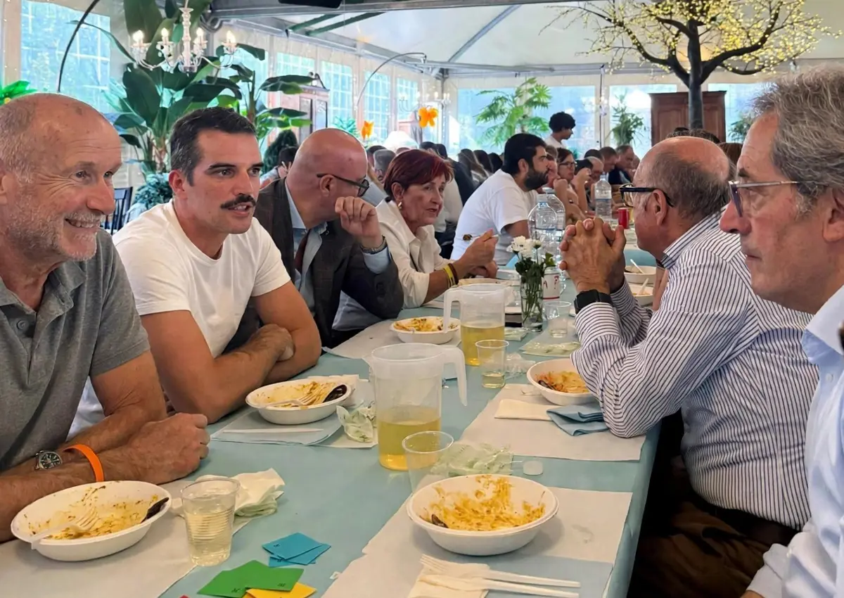 PIRANI & SABBATINI CANTANO "L'AMICO È..." MA A TAVOLA CELEBRANO L'ESCLUSIONE