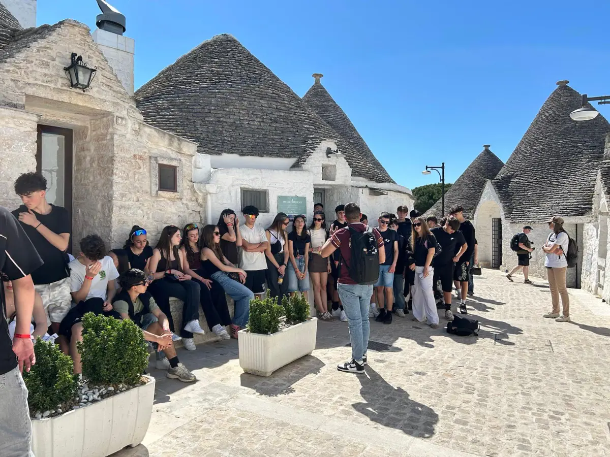 BORRACCE ALLA VODKA E OMERTA' IN GITA: 15ENNE DEL CORRIDONI-CAMPANA IN COMA ETILICO