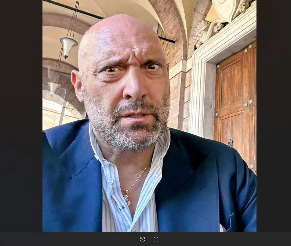 𝐏𝐑𝐎𝐕𝐀𝐍𝐎 𝐀 “𝐁𝐑𝐔𝐂𝐈𝐀𝐑𝐄” 𝐏𝐀𝐎𝐋𝐎𝐑𝐎𝐒𝐒𝐈
𝐌𝐀 𝐋𝐀 𝐏𝐄𝐂𝐎𝐑𝐀 𝐍𝐄𝐑𝐀 𝐍𝐎𝐍 𝐒𝐈 𝐅𝐄𝐑𝐌𝐀:
“𝐒𝐀𝐑𝐎’ 𝐃𝐄𝐋𝐋𝐀 𝐏𝐀𝐑𝐓𝐈𝐓𝐀”