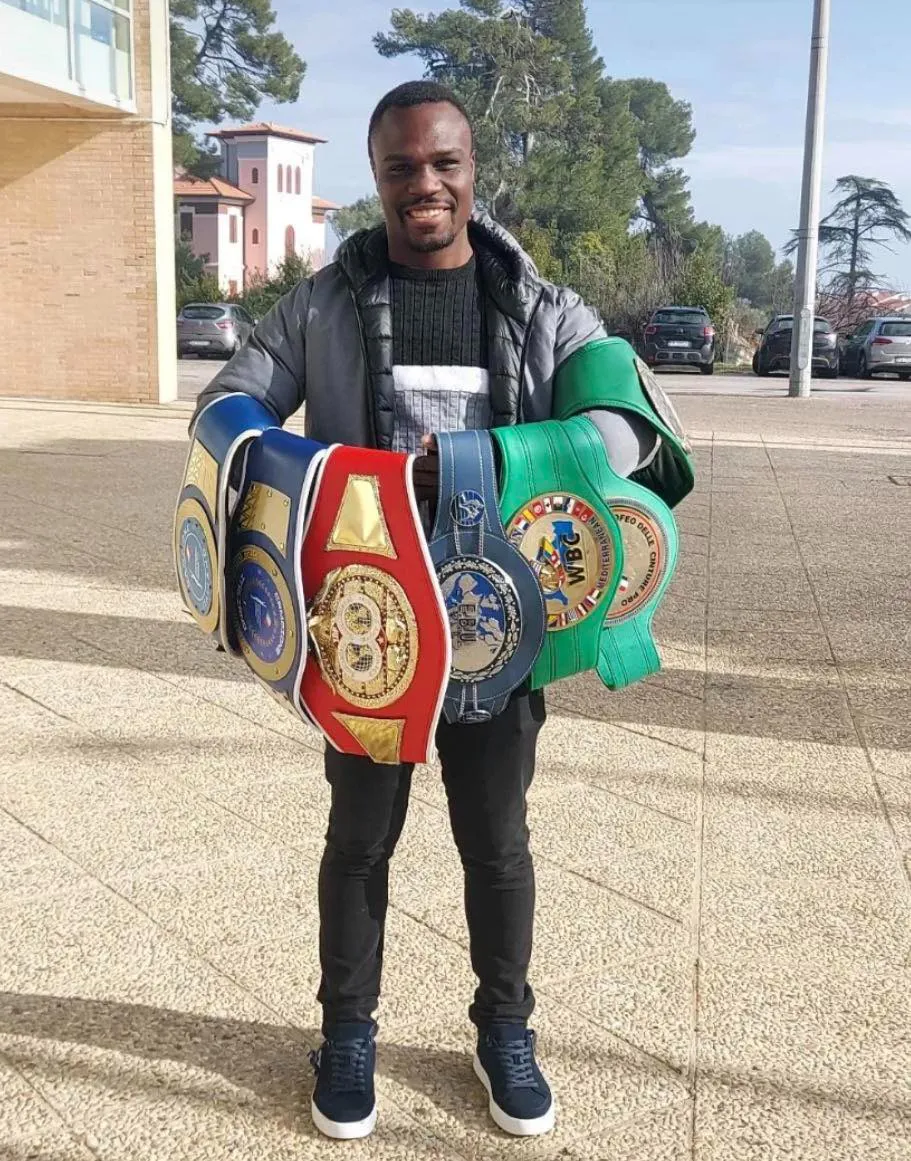 LA FEDERBOXE REGIONALE RIMEDIA ALLA GAFFE DEL MANCATO APOLLINO PREMIATI CHARLY & EROS, PORTABANDIERA DEL PUGILATO MARCHIGIANO