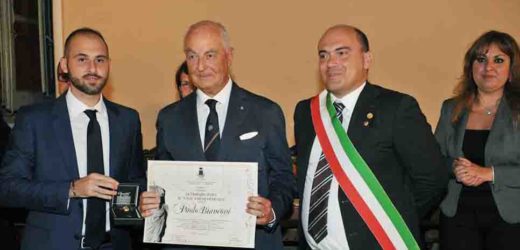 BENEMERENZE, MENZIONI, ENCOMI, ATTESTATI E RICONOSCIMENTI PREMIATI I SOLITI VIGILI, POMPIERI, POLIZIOTTI E CARABINIERI!