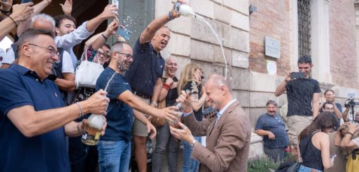 𝗣𝗜𝗥𝗔𝗡𝗜: “𝗕𝗥𝗜𝗡𝗗𝗜𝗔𝗠𝗢 𝗧𝗨𝗧𝗧𝗜 𝗔𝗟𝗟𝗘 𝗙𝗨𝗧𝗨𝗥𝗘 𝗗𝗜𝗦𝗙𝗔𝗧𝗧𝗘 𝗗𝗘𝗟𝗟’𝗔𝗠𝗜𝗖𝗢 𝗟𝗔𝗧𝗜𝗡𝗜…𝗖𝗛𝗘 𝗣𝗢𝗦𝗦𝗔𝗡𝗢 𝗘𝗦𝗦𝗘𝗥𝗘 𝗕𝗥𝗨𝗖𝗜𝗔𝗡𝗧𝗜, 𝗗𝗢𝗟𝗢𝗥𝗢𝗦𝗘 𝗘 𝗦𝗢𝗣𝗥𝗔𝗧𝗧𝗨𝗧𝗧𝗢 𝗗𝗘𝗙𝗜𝗡𝗜𝗧𝗜𝗩𝗘”
