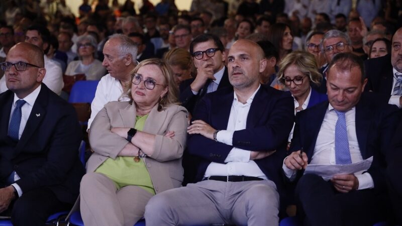 𝗢𝗥𝗘 𝟮𝟮.𝟰𝟱, 𝗦𝗙𝗜𝗢𝗥𝗔𝗧𝗢 𝗟’𝗜𝗡𝗖𝗜𝗗𝗘𝗡𝗧𝗘 𝗗𝗜𝗣𝗟𝗢𝗠𝗔𝗧𝗜𝗖𝗢 𝗧𝗥𝗔 𝗔𝗖𝗤𝗨𝗔𝗥𝗢𝗟𝗜 𝗘 𝗟𝗔𝗧𝗜𝗡𝗜𝗟𝗜𝗦𝗧𝗢𝗡𝗘 𝗗𝗘𝗟 𝗣𝗥𝗘𝗦𝗜𝗗𝗘𝗡𝗧𝗘, 𝗣𝗥𝗘𝗙𝗘𝗥𝗜𝗧𝗜 𝗚𝗟𝗜 “𝗦𝗧𝗥𝗔𝗡𝗜” 𝗕𝗔𝗖𝗖𝗜 𝗘 𝗣𝗜𝗘𝗥𝗢𝗡𝗜