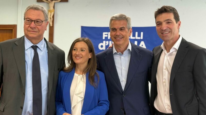 𝗖𝗛𝗜𝗨𝗦𝗔 𝗟𝗔 𝗟𝗜𝗦𝗧𝗔 𝗔𝗡𝗖𝗢𝗡𝗘𝗧𝗔𝗡𝗔 𝗗𝗜 𝗙𝗗𝗜, 𝗡𝗘𝗦𝗦𝗨𝗡 𝗢𝗦𝗜𝗠𝗔𝗡𝗢 𝗔𝗟 𝗩𝗜𝗔𝗥𝗔𝗣𝗣𝗥𝗘𝗦𝗘𝗡𝗧𝗔𝗧𝗔 𝗔𝗡𝗖𝗢𝗡𝗔, 𝗝𝗘𝗦𝗜, 𝗙𝗔𝗕𝗥𝗜𝗔𝗡𝗢, 𝗦𝗘𝗡𝗜𝗚𝗔𝗟𝗟𝗜𝗔 𝗠𝗔 𝗡𝗢𝗡 𝗢𝗦𝗜𝗠𝗢!