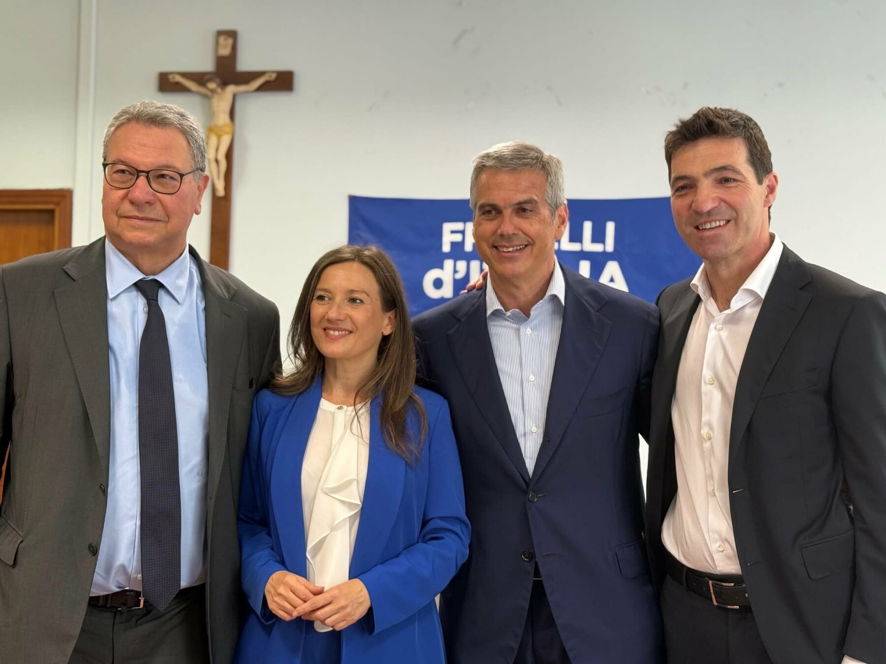 𝗖𝗛𝗜𝗨𝗦𝗔 𝗟𝗔 𝗟𝗜𝗦𝗧𝗔 𝗔𝗡𝗖𝗢𝗡𝗘𝗧𝗔𝗡𝗔 𝗗𝗜 𝗙𝗗𝗜, 𝗡𝗘𝗦𝗦𝗨𝗡 𝗢𝗦𝗜𝗠𝗔𝗡𝗢 𝗔𝗟 𝗩𝗜𝗔𝗥𝗔𝗣𝗣𝗥𝗘𝗦𝗘𝗡𝗧𝗔𝗧𝗔 𝗔𝗡𝗖𝗢𝗡𝗔, 𝗝𝗘𝗦𝗜, 𝗙𝗔𝗕𝗥𝗜𝗔𝗡𝗢, 𝗦𝗘𝗡𝗜𝗚𝗔𝗟𝗟𝗜𝗔 𝗠𝗔 𝗡𝗢𝗡 𝗢𝗦𝗜𝗠𝗢!
