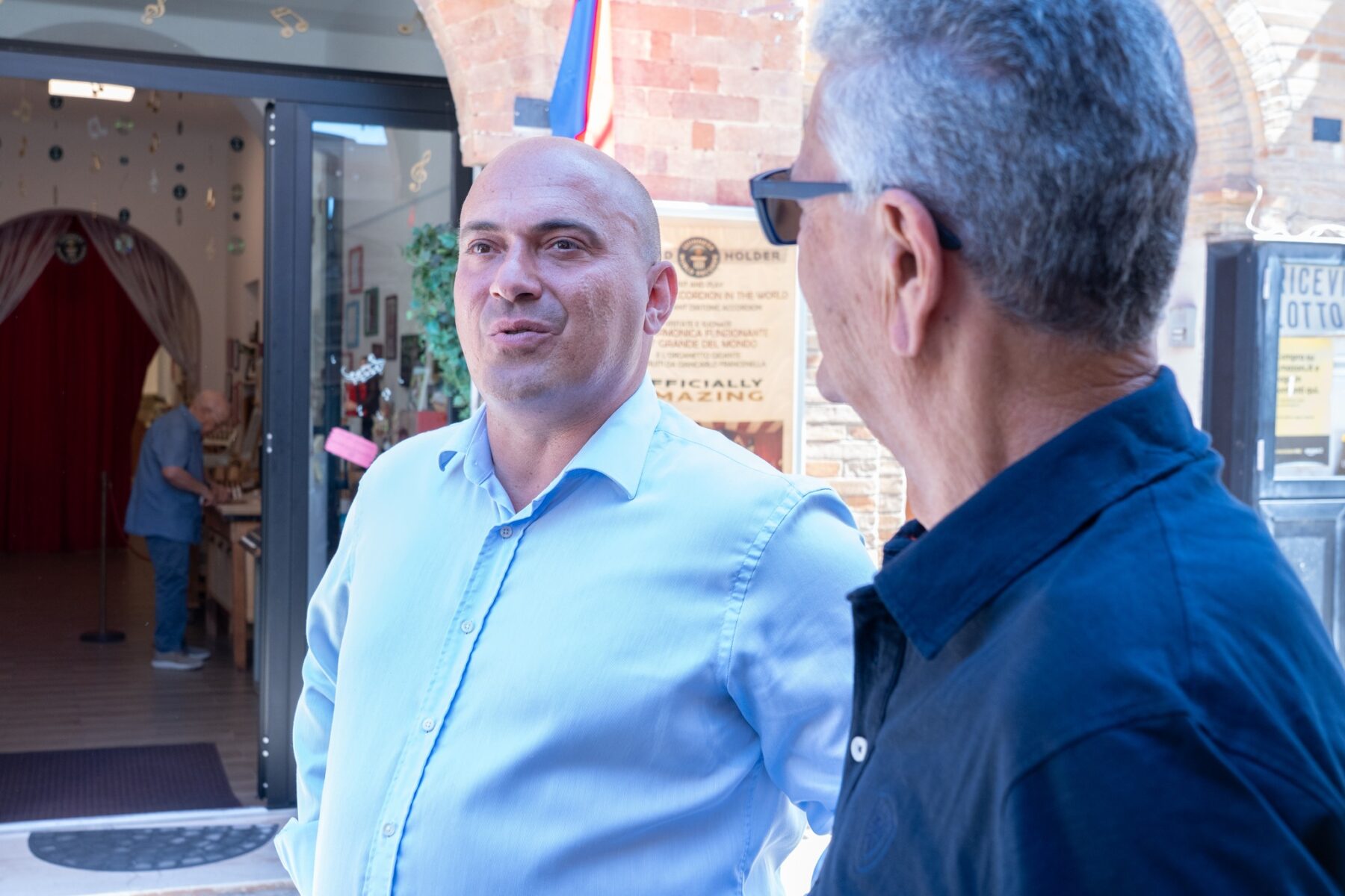 𝗥𝗘𝗚𝗜𝗢𝗡𝗘 𝗣𝗢𝗦𝗦𝗜𝗕𝗜𝗟𝗘, 𝗔𝗡𝗭𝗜 𝗠𝗔𝗜 𝗖𝗢𝗦𝗜’ 𝗩𝗜𝗖𝗜𝗡𝗔: “𝗢𝗦𝗜𝗠𝗔𝗡𝗜 𝗖𝗢𝗡𝗧𝗢 𝗦𝗨 𝗩𝗢𝗜!”𝗣𝗨𝗚𝗡𝗔𝗟𝗢𝗡𝗜 𝗦𝗖𝗢𝗣𝗥𝗘 𝗟𝗘 𝗖𝗔𝗥𝗧𝗘: “𝗘𝗟𝗘𝗭𝗜𝗢𝗡𝗘 𝗙𝗔𝗧𝗧𝗜𝗕𝗜𝗟𝗘 𝗜𝗡 𝗤𝗨𝗔𝗟𝗨𝗡𝗤𝗨𝗘 𝗖𝗔𝗦𝗢”