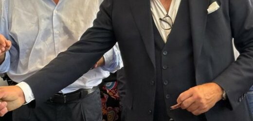 𝗦𝗢𝗥𝗣𝗥𝗘𝗦𝗔, 𝗦𝗔𝗟𝗩𝗜𝗡𝗜 𝗥𝗜𝗡𝗩𝗜𝗔 𝗥𝗜𝗧𝗢𝗥𝗡𝗢 𝗔 𝗥𝗢𝗠𝗔 𝗣𝗘𝗥 𝗦𝗔𝗟𝗜𝗥𝗘 𝗔 𝗙𝗜𝗟𝗢𝗧𝗧𝗥𝗔𝗡𝗢!“𝗙𝗔𝗧𝗘𝗠𝗜 𝗧𝗢𝗖𝗖𝗔𝗥𝗘 𝗖𝗢𝗡 𝗠𝗔𝗡𝗢 𝗤𝗨𝗘𝗦𝗧𝗢 𝗣𝗔𝗢𝗟𝗢𝗥𝗢𝗦𝗦𝗜, 𝗜𝗟 𝗦𝗜𝗡𝗗𝗔𝗖𝗢 𝗦𝗧𝗥𝗔𝗡𝗢”