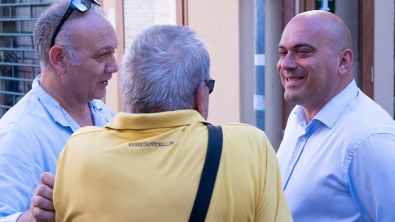 𝗚𝗥𝗔𝗡 𝗧𝗢𝗨𝗥 𝗩𝗔𝗟 𝗠𝗨𝗦𝗢𝗡𝗘, 𝗖𝗢𝗠𝗣𝗥𝗘𝗡𝗦𝗢𝗥𝗜𝗢 𝗖𝗔𝗡𝗗𝗜𝗗𝗔 𝗣𝗨𝗚𝗡𝗔𝗟𝗢𝗡𝗜 𝗦𝗜𝗡𝗗𝗔𝗖𝗢𝟭𝟬𝟬.𝟬𝟬𝟬 𝗔𝗕𝗜𝗧𝗔𝗡𝗧𝗜 𝗗𝗔 𝗥𝗔𝗣𝗣𝗥𝗘𝗦𝗘𝗡𝗧𝗔𝗥𝗘, 𝗦𝗣𝗔𝗥𝗦𝗜 𝗜𝗡 𝗨𝗡𝗔 𝗗𝗢𝗭𝗭𝗜𝗡𝗔 𝗖𝗢𝗠𝗨𝗡𝗜