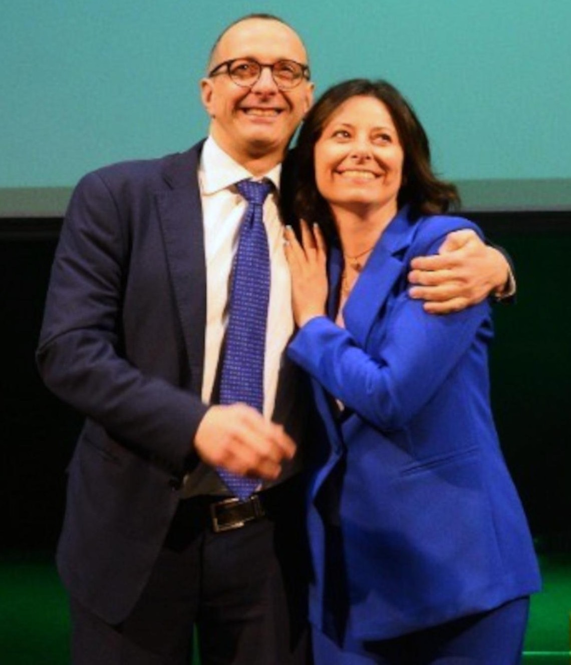 𝗜𝗟 𝗖𝗗 𝗥𝗜𝗔𝗟𝗭𝗔 𝗟𝗔 𝗧𝗘𝗦𝗧𝗔 𝗘 𝗣𝗨𝗥 𝗦𝗘𝗡𝗭𝗔 𝗘𝗟𝗘𝗧𝗧𝗢𝗥𝗜 𝗧𝗢𝗥𝗡𝗔 𝗠𝗔𝗚𝗚𝗜𝗢𝗥𝗔𝗡𝗭𝗔𝟱𝟭.𝟬𝟴% 𝗔 𝟰𝟲.𝟱𝟴%, 𝗟’𝗔𝗥𝗘𝗔 𝗚𝗟𝗢𝗥𝗜𝗢 𝗩𝗔 𝗦𝗢𝗧𝗧𝗢 𝗗𝗜 𝗤𝗨𝗔𝗧𝗧𝗥𝗢 𝗣𝗨𝗡𝗧𝗜 𝗘 𝗠𝗘𝗭𝗭𝗢