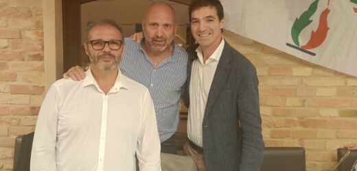 𝗟𝗔 𝗖𝗘𝗡𝗔 𝗗𝗘𝗟𝗟𝗘 𝗕𝗘𝗙𝗙𝗘 𝗗𝗜 𝗙𝗜𝗟𝗢𝗧𝗧𝗥𝗔𝗡𝗢 𝗖𝗢𝗡𝗙𝗘𝗥𝗠𝗔 𝗖𝗜𝗖𝗖𝗜𝗢𝗟𝗜 𝗡𝗔𝗡𝗢 𝗣𝗢𝗟𝗜𝗧𝗜𝗖𝗢!𝗜𝗠𝗕𝗔𝗥𝗔𝗭𝗭𝗢 𝗙𝗥𝗔𝗧𝗘𝗟𝗟𝗜 𝗗𝗜 𝗜𝗧𝗔𝗟𝗜𝗔 𝗣𝗘𝗥 𝗟𝗔 𝗣𝗥𝗘𝗦𝗘𝗡𝗭𝗔 𝗦𝗜𝗡𝗗𝗔𝗖𝗢 𝗣𝗔𝗢𝗟𝗢𝗥𝗢𝗦𝗦𝗜