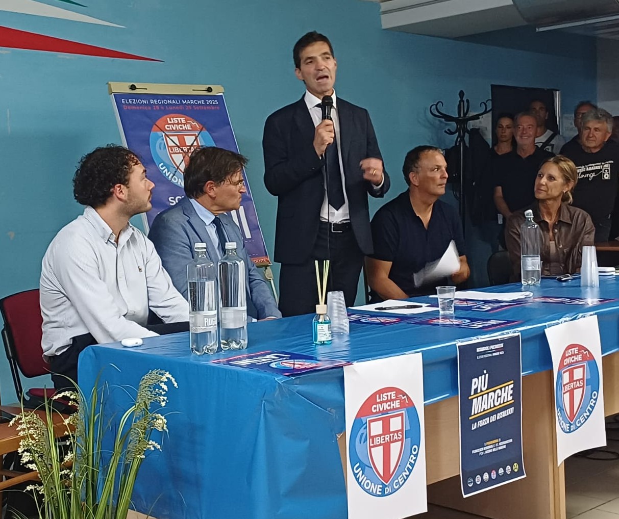 𝐉𝐀𝐁 𝐀𝐋 𝐌𝐄𝐍𝐓𝐎 𝐄 𝐁𝐈𝐒 𝐆𝐀𝐍𝐂𝐈𝐎 𝐃𝐄𝐒𝐓𝐑𝐎, 𝐋𝐀𝐓𝐈𝐍𝐈 𝐃𝐔𝐄 𝐕𝐎𝐋𝐓𝐄 𝐀 𝐁𝐄𝐑𝐒𝐀𝐆𝐋𝐈𝐎𝐈𝐍 𝟑𝟎𝟎 𝐀𝐋 𝐁𝐔𝐍𝐊𝐄𝐑, 𝐃𝐎𝐏𝐎 𝐈 𝟐𝟎𝟎 𝐃𝐈 𝐉𝐄𝐒𝐈: 𝐈 𝐂𝐈𝐕𝐈𝐂𝐈 𝐑𝐈𝐓𝐑𝐎𝐕𝐀𝐍𝐎 𝐋𝐀 𝐆𝐄𝐍𝐓𝐄