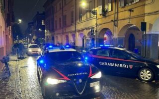 𝗜𝗟 𝗡𝗢𝗥𝗠 𝗕𝗔𝗧𝗧𝗘… 𝗤𝗨𝗔𝗧𝗧𝗥𝗢! 𝗔𝗭𝗭𝗘𝗥𝗔𝗧𝗔 𝗟𝗔 𝗕𝗔𝗡𝗗𝗔 𝗗𝗜 𝗖𝗔𝗠𝗣𝗢𝗖𝗔𝗩𝗔𝗟𝗟𝗢𝗜𝗡 𝗠𝗔𝗡𝗘𝗧𝗧𝗘 𝟰 𝗣𝗥𝗢𝗙𝗘𝗦𝗦𝗜𝗢𝗡𝗜𝗦𝗧𝗜 𝗔𝗟𝗕𝗔𝗡𝗘𝗦𝗜 𝗖𝗢𝗡 𝗕𝗔𝗦𝗘 𝗔 𝗣𝗢𝗥𝗧𝗢 𝗥𝗘𝗖𝗔𝗡𝗔𝗧𝗜