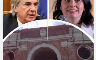 𝗣𝗔𝗟𝗘𝗦𝗧𝗜𝗡𝗔 𝗩𝗜𝗘𝗧𝗔𝗧𝗔 𝗜𝗡 𝗖𝗢𝗠𝗨𝗡𝗘, 𝗚𝗟𝗢𝗥𝗜𝗢 𝗕𝗢𝗖𝗖𝗜𝗔𝗧𝗔 𝗜𝗡 𝗣𝗢𝗟𝗜𝗧𝗜𝗖𝗔 𝗘𝗦𝗧𝗘𝗥𝗔“𝗟𝗔 𝗕𝗔𝗡𝗗𝗜𝗘𝗥𝗔 𝗘𝗦𝗣𝗢𝗦𝗧𝗔 𝗔𝗜 𝗧𝗥𝗘 𝗔𝗥𝗖𝗛𝗜”, 𝗨𝗡𝗔 𝗧𝗢𝗣𝗣𝗔 𝗣𝗘𝗚𝗚𝗜𝗢𝗥𝗘 𝗗𝗘𝗟 𝗕𝗨𝗖𝗢!