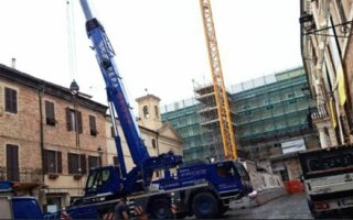 𝗦𝗧𝗔𝗟𝗟𝗢 𝗖𝗔𝗡𝗧𝗜𝗘𝗥𝗘 𝗖𝗔𝗠𝗣𝗔𝗡𝗔, 𝗚𝗟𝗢𝗥𝗜𝗢 𝗢𝗥𝗗𝗜𝗡𝗔 𝗟𝗢 𝗦𝗚𝗢𝗠𝗕𝗘𝗥𝗢 𝗗𝗘𝗟𝗟𝗔 𝗚𝗥𝗨!𝗜𝗡 𝗚𝗥𝗔𝗩𝗘 𝗥𝗜𝗧𝗔𝗥𝗗𝗢, 𝗜𝗟 𝗖𝗢𝗠𝗨𝗡𝗘 𝗕𝗔𝗧𝗧𝗘 𝗨𝗡 𝗖𝗢𝗟𝗣𝗢 𝗦𝗨𝗟𝗟𝗔 𝗦𝗧𝗔𝗦𝗜 𝗗𝗘𝗜 𝗟𝗔𝗩𝗢𝗥𝗜