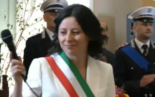 𝗜𝗟 𝗦𝗜𝗡𝗗𝗔𝗖𝗢 𝗡𝗢𝗡 𝗦𝗜 𝗙𝗜𝗗𝗔, 𝗖𝗢𝗦𝗧𝗥𝗘𝗧𝗧𝗔 𝗔𝗗 𝗜𝗡𝗩𝗘𝗡𝗧𝗔𝗥𝗦𝗜 𝗔𝗡𝗖𝗛𝗘 𝗖𝗢𝗠𝗔𝗡𝗗𝗔𝗡𝗧𝗘𝗗𝗢𝗣𝗢 𝗢𝗚𝗡𝗜𝗦𝗦𝗔𝗡𝗧𝗜 𝗔𝗡𝗖𝗛𝗘 𝗣𝗘𝗥 𝗟’𝗜𝗠𝗠𝗔𝗖𝗢𝗟𝗔𝗧𝗔 𝗚𝗟𝗢𝗥𝗜𝗢 𝗖𝗢𝗡 𝗟𝗘 𝗦𝗧𝗘𝗟𝗟𝗘𝗧𝗧𝗘!