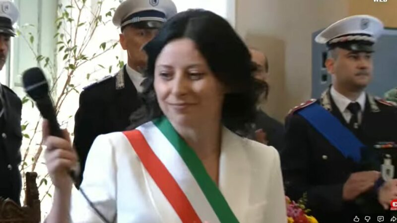 𝗜𝗟 𝗦𝗜𝗡𝗗𝗔𝗖𝗢 𝗡𝗢𝗡 𝗦𝗜 𝗙𝗜𝗗𝗔, 𝗖𝗢𝗦𝗧𝗥𝗘𝗧𝗧𝗔 𝗔𝗗 𝗜𝗡𝗩𝗘𝗡𝗧𝗔𝗥𝗦𝗜 𝗔𝗡𝗖𝗛𝗘 𝗖𝗢𝗠𝗔𝗡𝗗𝗔𝗡𝗧𝗘𝗗𝗢𝗣𝗢 𝗢𝗚𝗡𝗜𝗦𝗦𝗔𝗡𝗧𝗜 𝗔𝗡𝗖𝗛𝗘 𝗣𝗘𝗥 𝗟’𝗜𝗠𝗠𝗔𝗖𝗢𝗟𝗔𝗧𝗔 𝗚𝗟𝗢𝗥𝗜𝗢 𝗖𝗢𝗡 𝗟𝗘 𝗦𝗧𝗘𝗟𝗟𝗘𝗧𝗧𝗘!