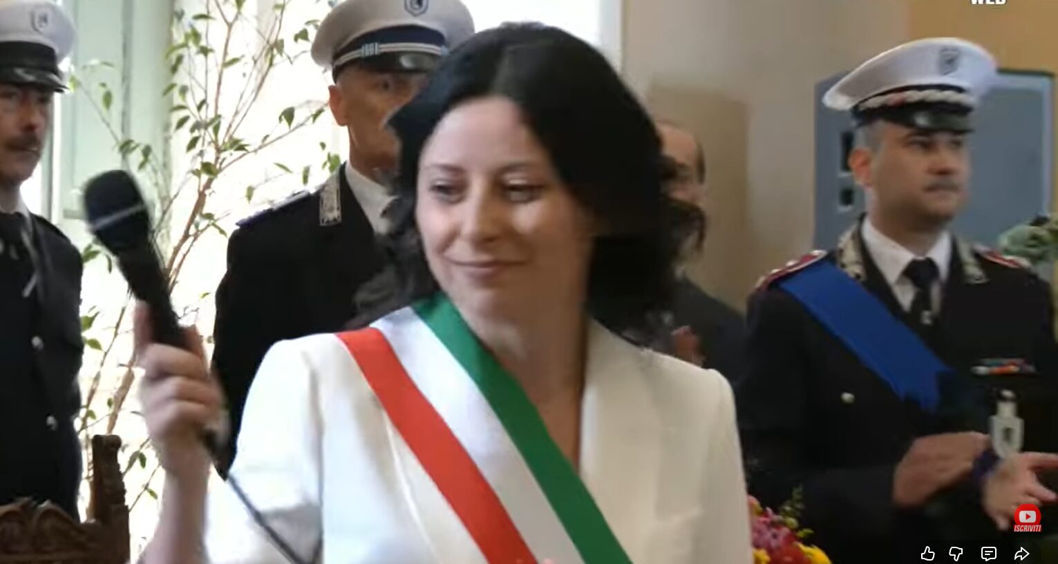 𝗜𝗟 𝗦𝗜𝗡𝗗𝗔𝗖𝗢 𝗡𝗢𝗡 𝗦𝗜 𝗙𝗜𝗗𝗔, 𝗖𝗢𝗦𝗧𝗥𝗘𝗧𝗧𝗔 𝗔𝗗 𝗜𝗡𝗩𝗘𝗡𝗧𝗔𝗥𝗦𝗜 𝗔𝗡𝗖𝗛𝗘 𝗖𝗢𝗠𝗔𝗡𝗗𝗔𝗡𝗧𝗘𝗗𝗢𝗣𝗢 𝗢𝗚𝗡𝗜𝗦𝗦𝗔𝗡𝗧𝗜 𝗔𝗡𝗖𝗛𝗘 𝗣𝗘𝗥 𝗟’𝗜𝗠𝗠𝗔𝗖𝗢𝗟𝗔𝗧𝗔 𝗚𝗟𝗢𝗥𝗜𝗢 𝗖𝗢𝗡 𝗟𝗘 𝗦𝗧𝗘𝗟𝗟𝗘𝗧𝗧𝗘!