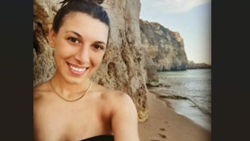 𝗦𝗜 𝗜𝗠𝗣𝗜𝗖𝗖𝗔 𝗔𝗟𝗟𝗔 𝗧𝗘𝗡𝗗𝗔 𝗗𝗘𝗟𝗟𝗔 𝗖𝗔𝗠𝗘𝗥𝗔 𝗖𝗢𝗡 𝗩𝗜𝗦𝗧𝗔 𝗦𝗨𝗟𝗟𝗔 𝗙𝗜𝗡𝗘𝗦𝗧𝗥𝗔𝗟𝗔 𝗠𝗔𝗖𝗔𝗕𝗥𝗔 𝗦𝗔𝗚𝗢𝗠𝗔 𝗩𝗜𝗦𝗧𝗔 𝗢𝗦𝗖𝗜𝗟𝗟𝗔𝗥𝗘 𝗗𝗔𝗜 𝗩𝗜𝗖𝗜𝗡𝗜 𝗖𝗛𝗘 𝗗𝗔𝗡𝗡𝗢 𝗟’𝗔𝗟𝗟𝗔𝗥𝗠𝗘