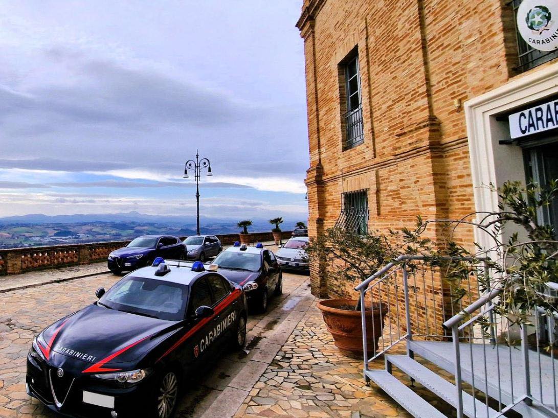 𝗢𝗧𝗧𝗢 𝗘 𝗧𝗥𝗘 = 𝗨𝗡𝗗𝗜𝗖𝗜! 𝗦𝗕𝗔𝗥𝗔𝗚𝗟𝗜𝗔𝗧𝗜 𝗗𝗔𝗟 𝗡𝗢𝗥𝗠 𝗜 𝗦𝗢𝗟𝗜𝗧𝗜 𝗟𝗔𝗗𝗥𝗜 𝗔𝗟𝗕𝗔𝗡𝗘𝗦𝗜𝗠𝗔𝗗𝗘 𝗜𝗡 𝗔𝗟𝗕𝗔𝗡𝗜𝗔 𝗜𝗟 𝟭𝟬𝟬% 𝗗𝗘𝗜 𝗙𝗨𝗥𝗧𝗜 𝗜𝗡 𝗔𝗣𝗣𝗔𝗥𝗧𝗔𝗠𝗘𝗡𝗧𝗢 𝗗𝗜 𝗙𝗜𝗡𝗘 𝗔𝗡𝗡𝗢