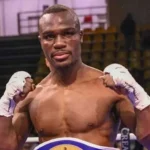 𝗖𝗛𝗔𝗥𝗟𝗬 𝗖𝗛𝗜? 𝗟’𝗔𝗦𝗦𝗘𝗦𝗦𝗢𝗥𝗔𝗧𝗢 𝗡𝗢𝗡 𝗖𝗢𝗡𝗢𝗦𝗖𝗘 𝗟𝗢 𝗦𝗣𝗢𝗥𝗧𝗜𝗩𝗢 𝗠𝗘𝗧𝗢𝗡𝗬𝗘𝗞𝗣𝗢𝗡𝗠𝗔𝗡𝗖𝗔𝗧𝗢 𝗔𝗣𝗢𝗟𝗟𝗜𝗡𝗢 𝗗’𝗢𝗥𝗢, 𝗜𝗠𝗕𝗔𝗥𝗔𝗭𝗭𝗔𝗡𝗧𝗘 𝗦𝗣𝗜𝗘𝗚𝗔𝗭𝗜𝗢𝗡𝗘 𝗗𝗘𝗟𝗟𝗔 𝗔𝗡𝗗𝗥𝗘𝗢𝗡𝗜