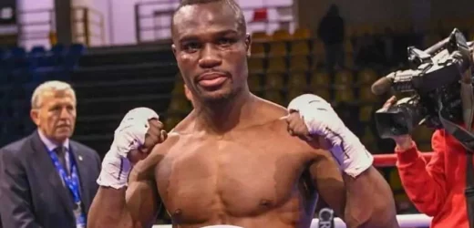 𝗖𝗛𝗔𝗥𝗟𝗬 𝗖𝗛𝗜? 𝗟’𝗔𝗦𝗦𝗘𝗦𝗦𝗢𝗥𝗔𝗧𝗢 𝗡𝗢𝗡 𝗖𝗢𝗡𝗢𝗦𝗖𝗘 𝗟𝗢 𝗦𝗣𝗢𝗥𝗧𝗜𝗩𝗢 𝗠𝗘𝗧𝗢𝗡𝗬𝗘𝗞𝗣𝗢𝗡𝗠𝗔𝗡𝗖𝗔𝗧𝗢 𝗔𝗣𝗢𝗟𝗟𝗜𝗡𝗢, 𝗜𝗠𝗕𝗔𝗥𝗔𝗭𝗭𝗔𝗡𝗧𝗘 𝗦𝗣𝗜𝗘𝗚𝗔𝗭𝗜𝗢𝗡𝗘 𝗗𝗘𝗟𝗟𝗔 𝗔𝗡𝗗𝗥𝗘𝗢𝗡𝗜