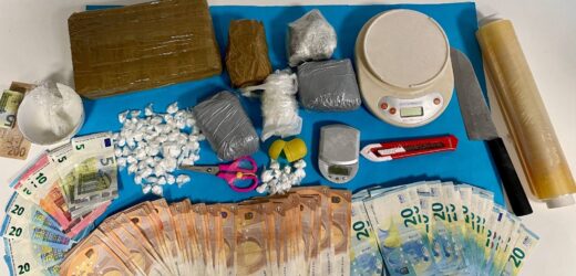 𝗡𝗢𝗡 𝗚𝗥𝗔𝗠𝗠𝗜 𝗠𝗔 𝗖𝗢𝗖𝗔 𝗔 𝗖𝗛𝗜𝗟𝗜, 𝗟𝗔 𝗦𝗤𝗨𝗔𝗗𝗥𝗔 𝗠𝗢𝗕𝗜𝗟𝗘 𝗦𝗧𝗥𝗢𝗡𝗖𝗔 𝗧𝗥𝗔𝗙𝗙𝗜𝗖𝗢𝗡𝗔𝗦𝗖𝗢𝗡𝗗𝗘𝗩𝗔 𝗢𝗟𝗧𝗥𝗘 𝟮 𝗞𝗚. 𝗗𝗥𝗢𝗚𝗔, 𝗠𝗔𝗡𝗘𝗧𝗧𝗘 𝗔𝗟 𝗖𝗜𝗠𝗜𝗧𝗘𝗥𝗢 𝗗𝗘𝗟 𝗣𝗜𝗡𝗢𝗖𝗖𝗛𝗜𝗢