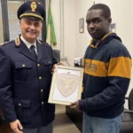 𝗚𝗜𝗢𝗩𝗔𝗡𝗘 𝗣𝗨𝗚𝗜𝗟𝗘 𝗡𝗜𝗚𝗘𝗥𝗜𝗔𝗡𝗢 𝗣𝗢𝗡𝗘 𝗜𝗡 𝗦𝗔𝗟𝗩𝗢 𝗗𝗢𝗡𝗡𝗔 𝗦𝗧𝗘𝗦𝗔 𝗦𝗨𝗟 𝗕𝗜𝗡𝗔𝗥𝗜𝗢𝗔𝗟𝗟𝗘𝗥𝗧𝗔𝗧𝗔 𝗟𝗔 𝗣𝗢𝗟𝗙𝗘𝗥 𝗖𝗛𝗘 𝗛𝗔 𝗕𝗟𝗢𝗖𝗖𝗔𝗧𝗢 𝗟𝗔 𝗖𝗜𝗥𝗖𝗢𝗟𝗔𝗭𝗜𝗢𝗡𝗘 𝗦𝗨𝗟𝗟𝗔 𝗧𝗥𝗔𝗧𝗧𝗔