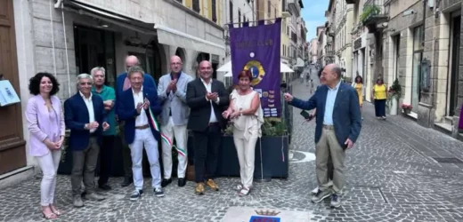 𝗗𝗢𝗣𝗢 𝗗𝗨𝗘 𝗔𝗡𝗡𝗜 𝗘 𝗠𝗘𝗭𝗭𝗢 𝗙𝗜𝗡𝗔𝗟𝗠𝗘𝗡𝗧𝗘 𝗥𝗜𝗠𝗢𝗦𝗦𝗢 𝗗𝗔𝗟 𝗖𝗢𝗥𝗦𝗢 𝗦𝗧𝗘𝗠𝗠𝗔 𝗕𝗜𝗦𝗩𝗜𝗔 𝗜𝗟 𝗩𝗘𝗖𝗖𝗛𝗜𝗢 𝗟𝗢𝗚𝗢 𝗔𝗠𝗠𝗔𝗟𝗢𝗥𝗔𝗧𝗢, 𝗣𝗢𝗦𝗧𝗢 𝗜𝗡 𝗠𝗔𝗥𝗠𝗢 𝗗𝗔 𝗦𝗜𝗠𝗢𝗡𝗖𝗜𝗡𝗜