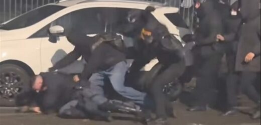 𝗠𝗘𝗟𝗢𝗡𝗜, 𝗔 𝗧𝗢𝗥𝗜𝗡𝗢 𝗖𝗢𝗡𝗦𝗨𝗠𝗔𝗧𝗔 𝗡𝗢𝗡 𝗟𝗔 𝗣𝗥𝗢𝗧𝗘𝗦𝗧𝗔 𝗠𝗔 𝗧𝗘𝗡𝗧𝗔𝗧𝗢 𝗢𝗠𝗜𝗖𝗜𝗗𝗜𝗢𝗙𝗨𝗢𝗥𝗜 𝗗𝗔𝗟 𝗖𝗔𝗢𝗦 𝗖𝗢𝗡 𝗟𝗘𝗚𝗚𝗜 𝗙𝗔𝗦𝗖𝗜𝗦𝗧𝗜𝗦𝗦𝗜𝗠𝗘, 𝗔𝗥𝗥𝗜𝗩𝗔 𝗙𝗘𝗥𝗠𝗢 𝗣𝗥𝗘𝗩𝗘𝗡𝗭𝗜𝗢𝗡𝗘?