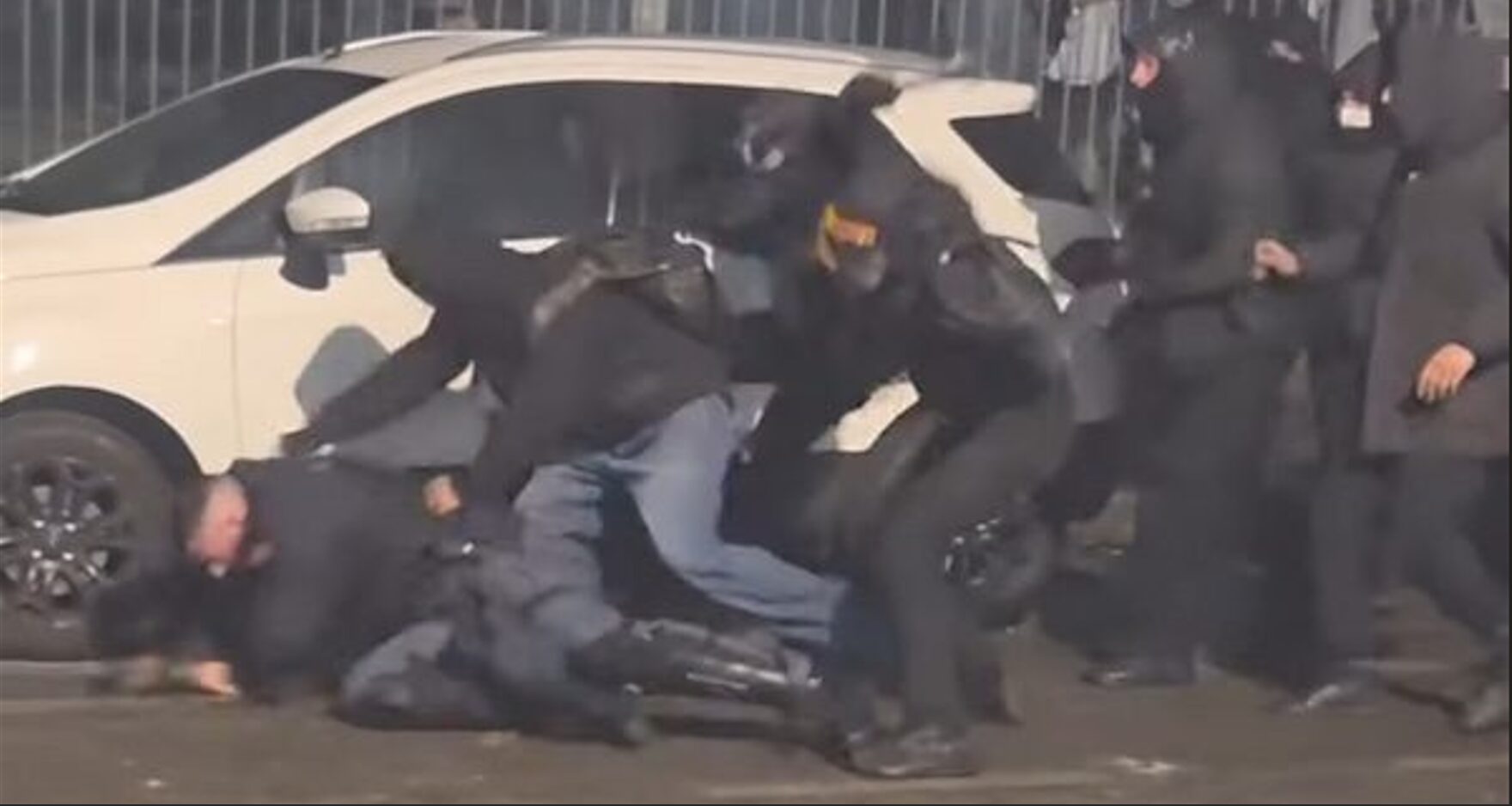 𝗠𝗘𝗟𝗢𝗡𝗜, 𝗔 𝗧𝗢𝗥𝗜𝗡𝗢 𝗖𝗢𝗡𝗦𝗨𝗠𝗔𝗧𝗔 𝗡𝗢𝗡 𝗟𝗔 𝗣𝗥𝗢𝗧𝗘𝗦𝗧𝗔 𝗠𝗔 𝗧𝗘𝗡𝗧𝗔𝗧𝗢 𝗢𝗠𝗜𝗖𝗜𝗗𝗜𝗢𝗙𝗨𝗢𝗥𝗜 𝗗𝗔𝗟 𝗖𝗔𝗢𝗦 𝗖𝗢𝗡 𝗟𝗘𝗚𝗚𝗜 𝗙𝗔𝗦𝗖𝗜𝗦𝗧𝗜𝗦𝗦𝗜𝗠𝗘, 𝗔𝗥𝗥𝗜𝗩𝗔 𝗙𝗘𝗥𝗠𝗢 𝗣𝗥𝗘𝗩𝗘𝗡𝗭𝗜𝗢𝗡𝗘?